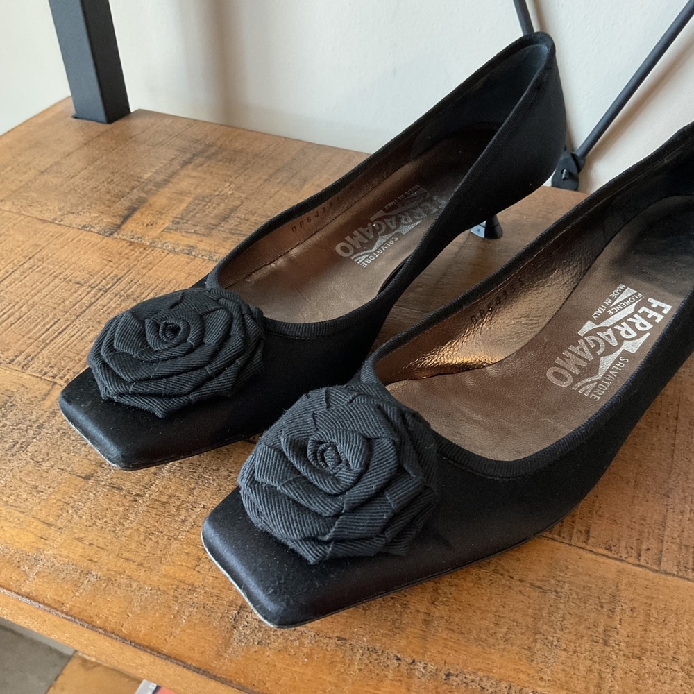 Salvatore Ferragamo Black Satin Rosette Square Toe Kitten Heels 7B Coquette VTG - Picture 3 of 16